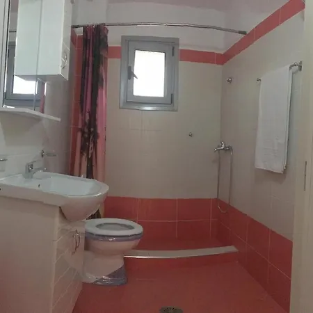 Alexandra Apartment *