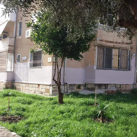 Alexandra Apartment *